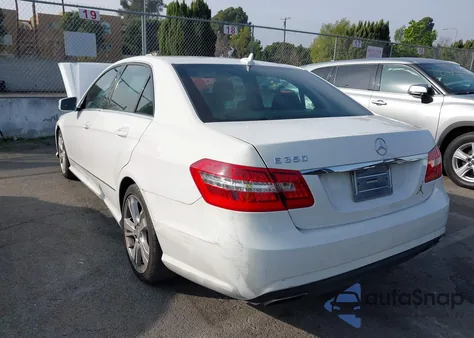 2013 Mercedes-Benz E 350 z USA, uszkodzony, nr VIN WDDHF5KB8DA717586